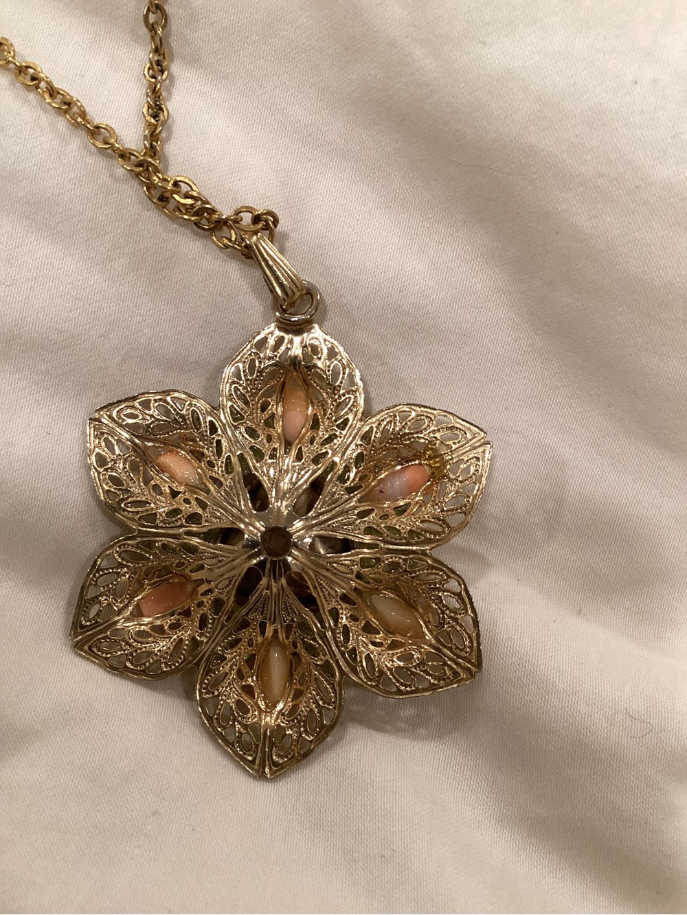 Pele Hawaii VTG Hawaiian Flower pendant necklace, pink coral NIB - Picture 2 of 5